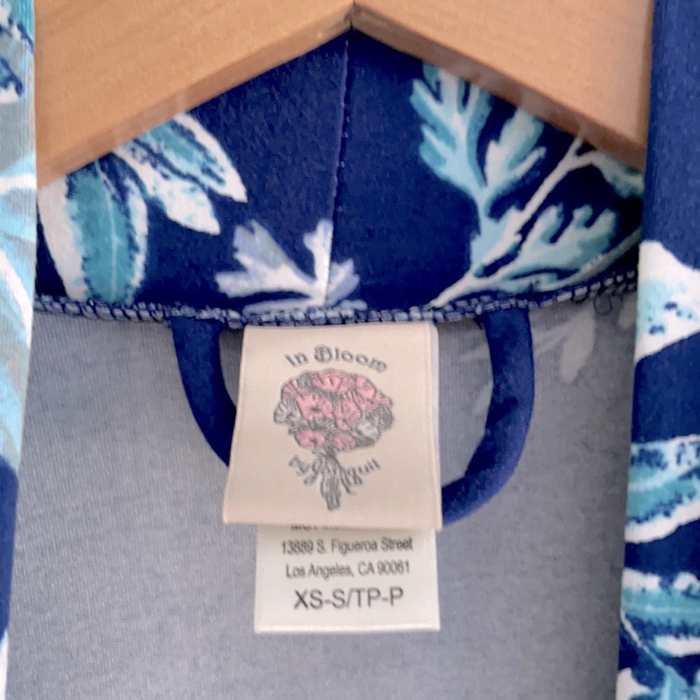 In Bloom Navy Floral Robe, Size XS/S - Picture 3 of 3
